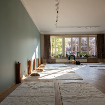 Basiscursus eutonie – de eerste stappen naar meer veerkracht en vreugde in je leven door je veilig en weldadig te verbinden met je lichaam Basiscursus eutonie – de eerste stappen naar meer veerkracht en vreugde in je leven door je veilig en weldadig te verbinden met je lichaam